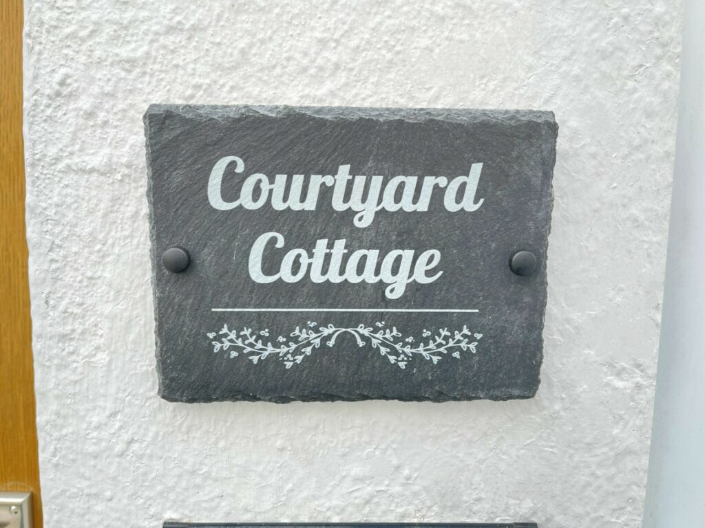 58) Courtyard Cottage - gallery image 8