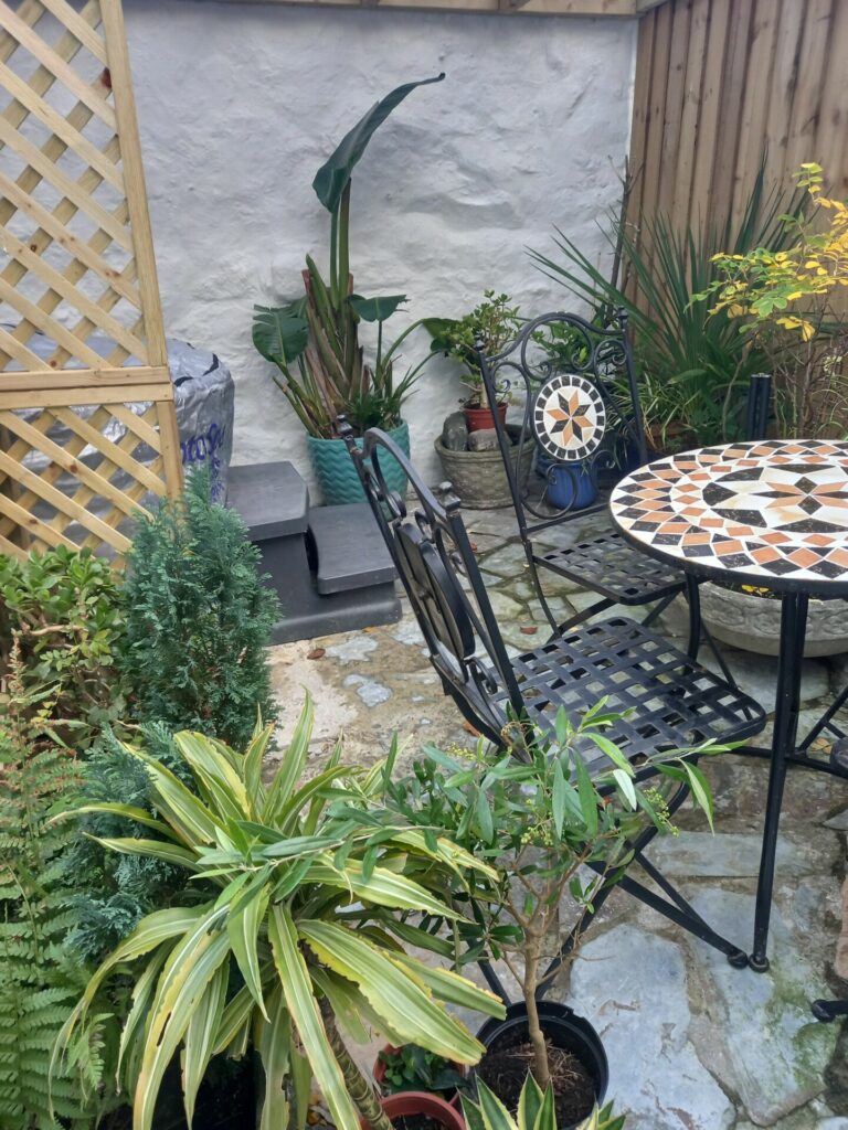 58) Courtyard Cottage - gallery image 5