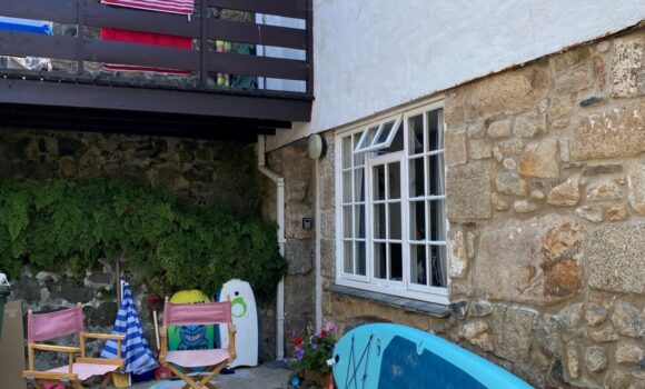 57) 3 Redfern Court