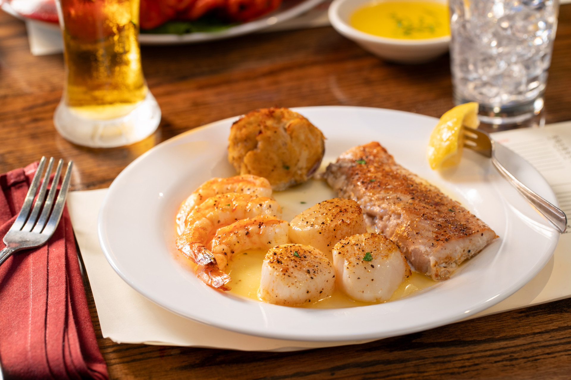 Seafood Broiled Combo jumbo shrimp, scallops, fish filet and carb imperial 