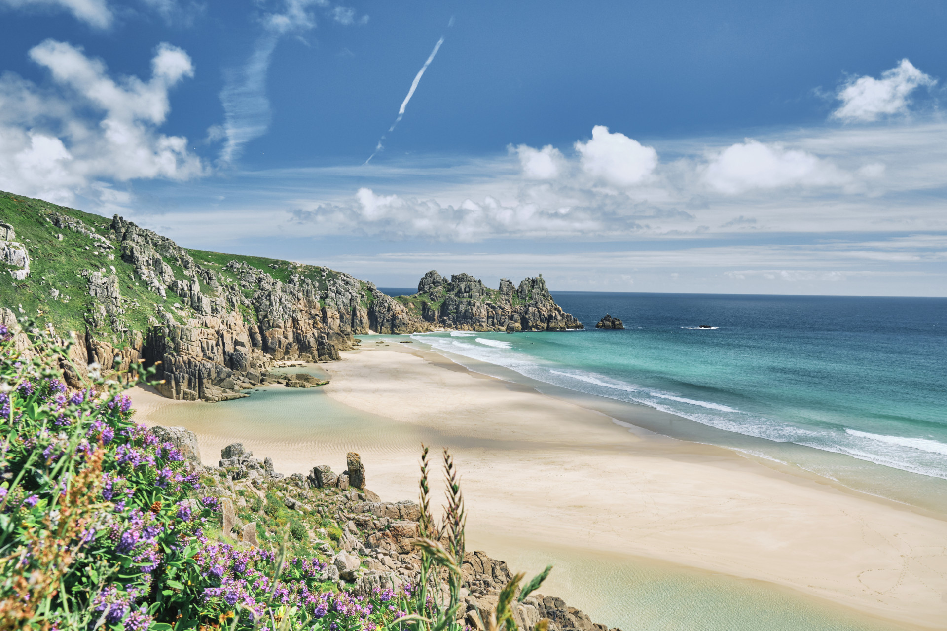 Top Coastal Cottage Rentals in England: Where to Stay by the Sea