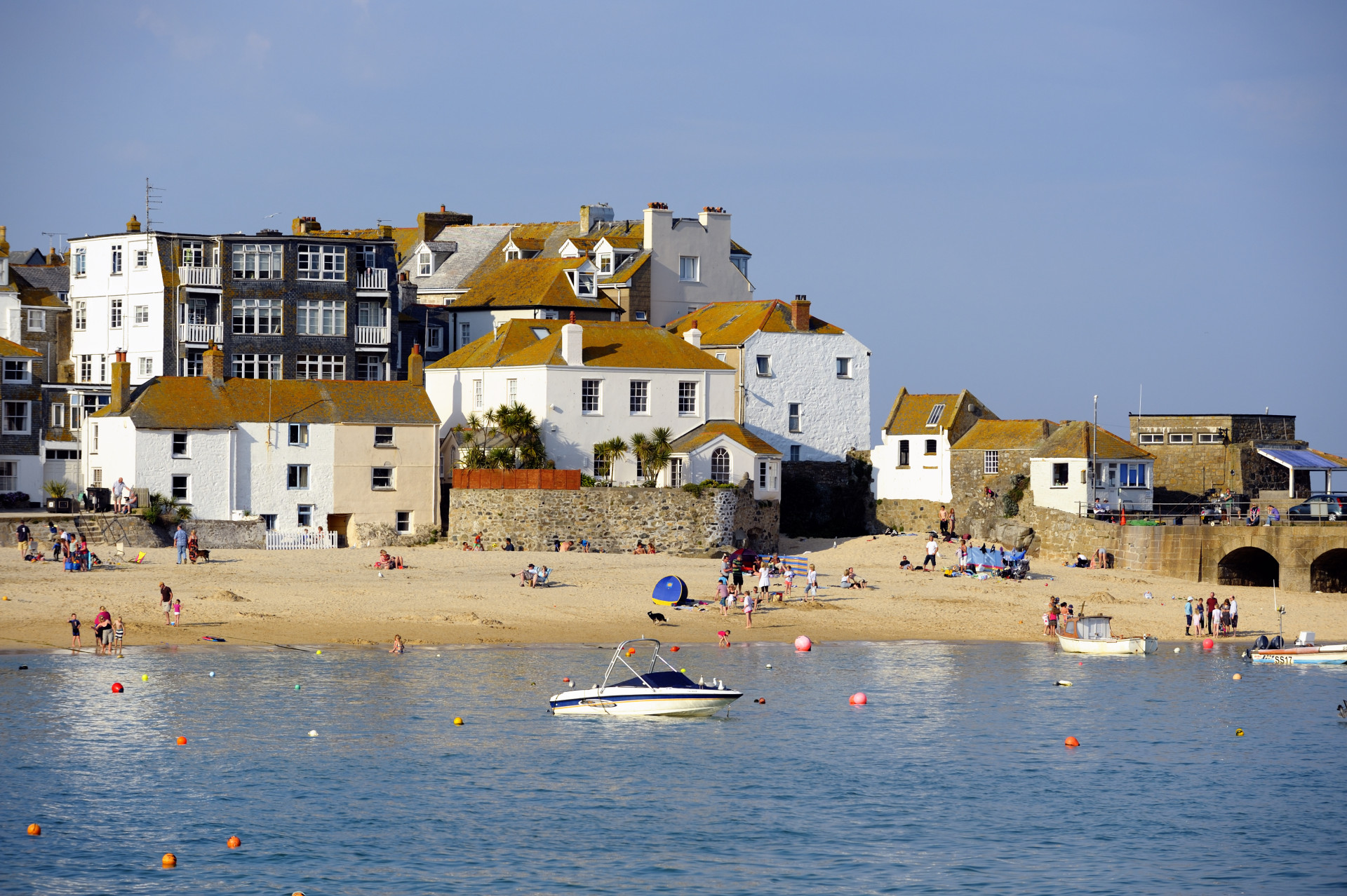 Top Coastal Cottage Rentals in England: Where to Stay by the Sea