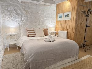 15) Hidden Harbour Cottage - gallery preview image 1
