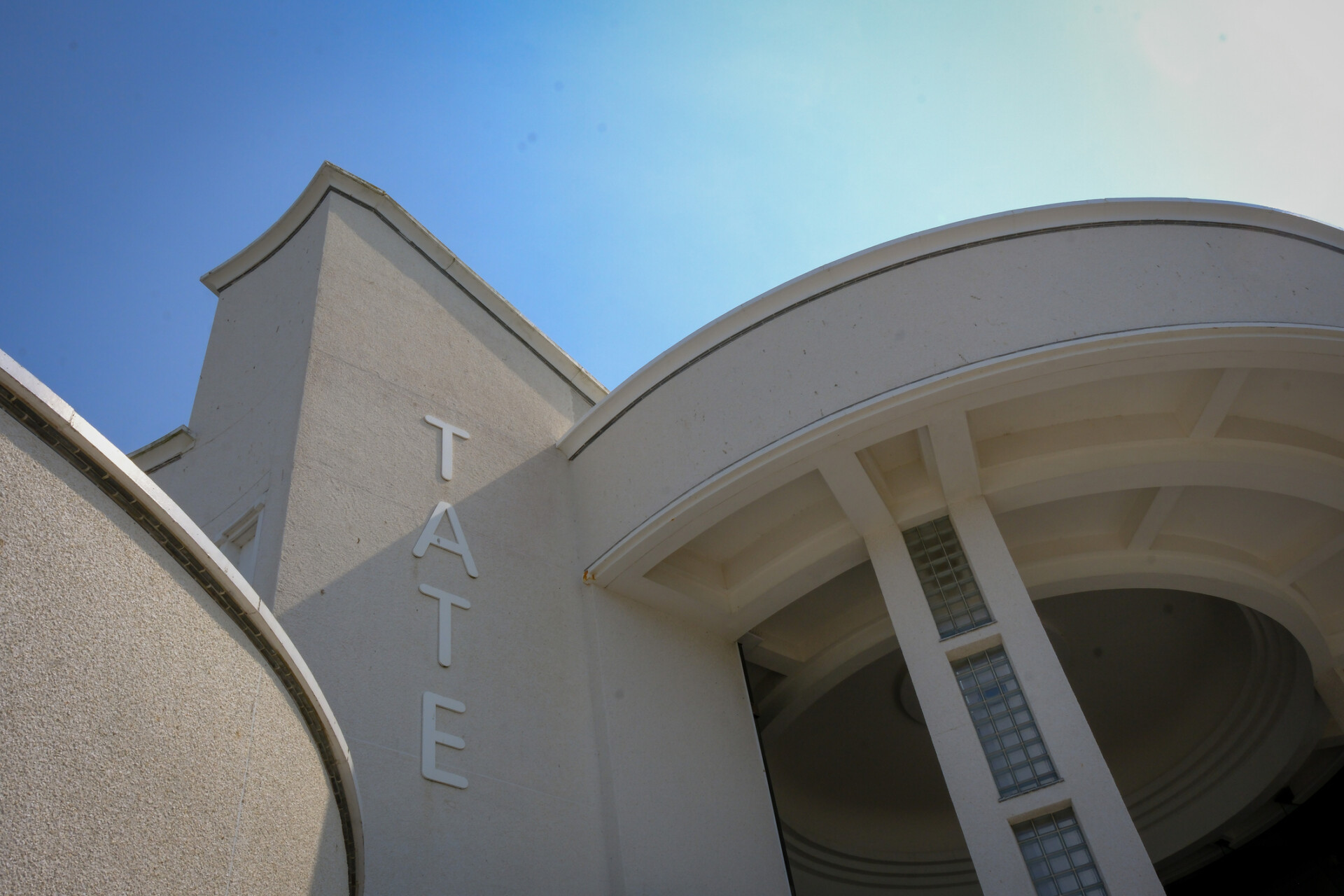The Tate Gallery art museum in St. Ives, Cornwall. A major attraction and addition to the arty creative atmosphere of this part of Cornwall.